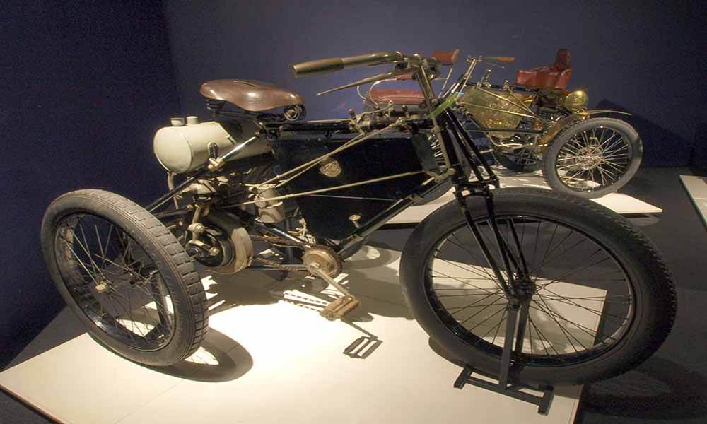 1900_De_Dion-Bouton_Tricycle